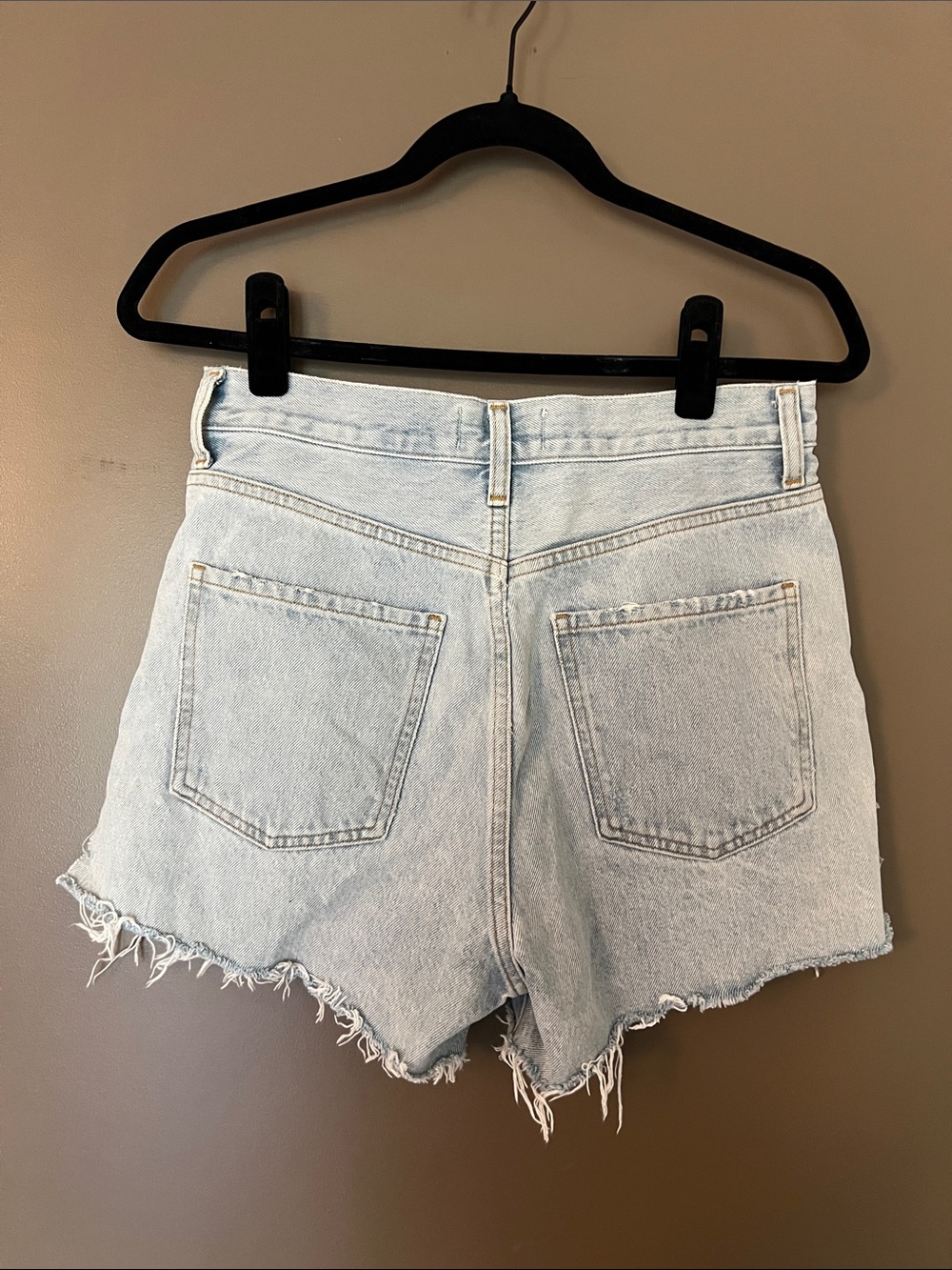 AGOLDE Dee Cotton Denim Cutoff Shorts in Jinx - Size 27 - Picture 4 of 13
